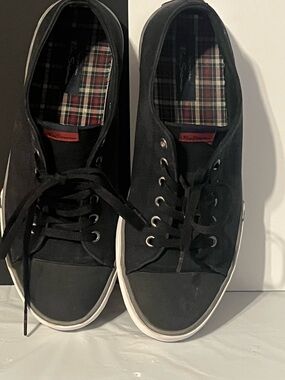 Signature Black Low-Top Canvas Sneakers with White Sole Ben Sherman
